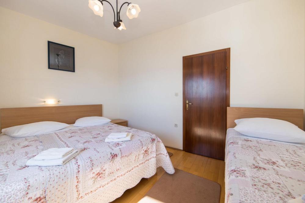 Apartments Dominko Brist Ngoại thất bức ảnh